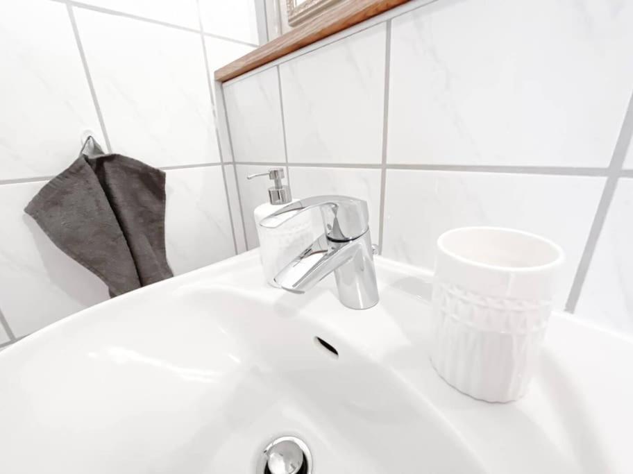 Schoene Ferienwohnung Mit Blick Ueber Stadtwald Lipsia Esterno foto