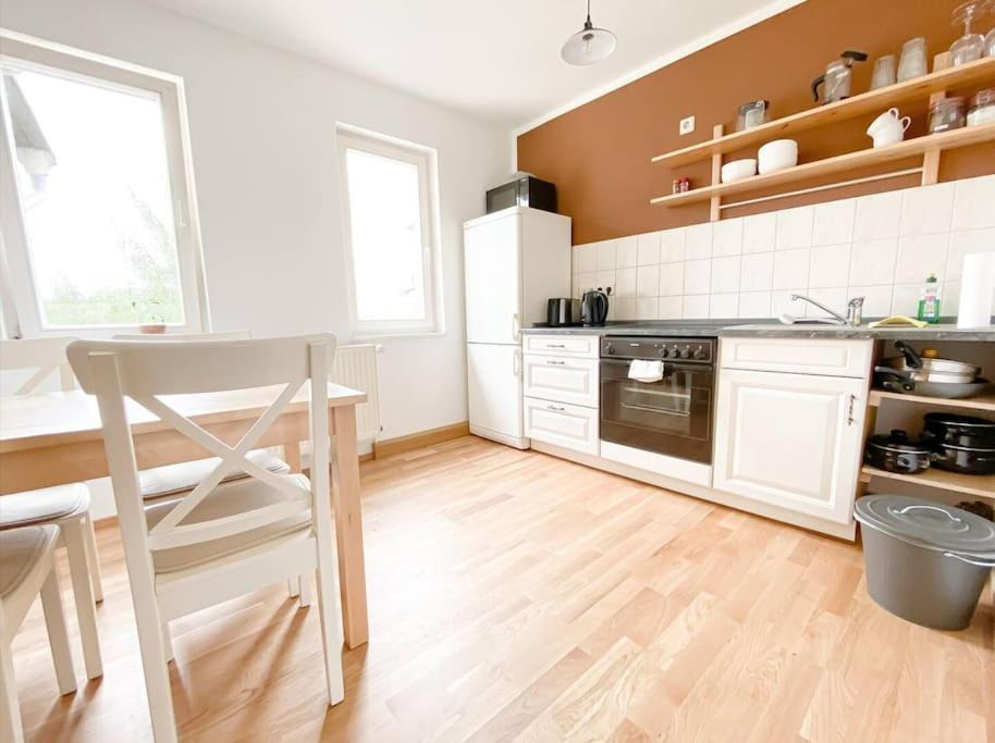 Schoene Ferienwohnung Mit Blick Ueber Stadtwald Lipsia Esterno foto