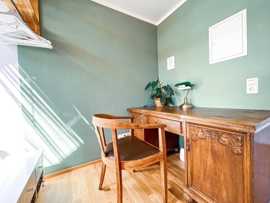 Schoene Ferienwohnung Mit Blick Ueber Stadtwald Lipsia Esterno foto