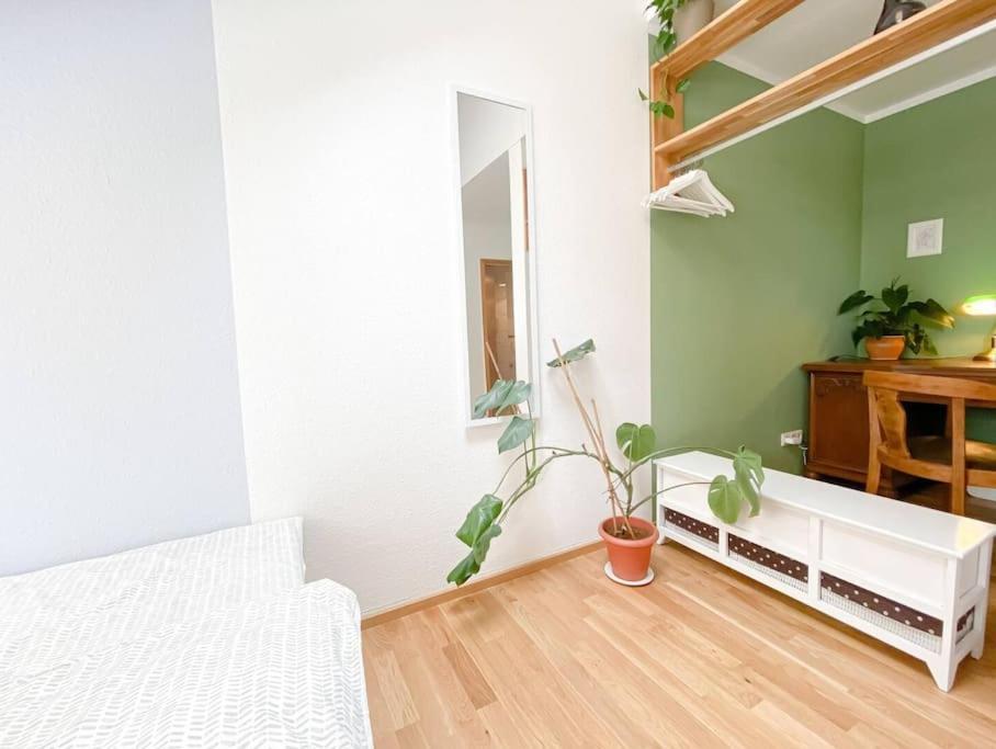 Schoene Ferienwohnung Mit Blick Ueber Stadtwald Lipsia Esterno foto
