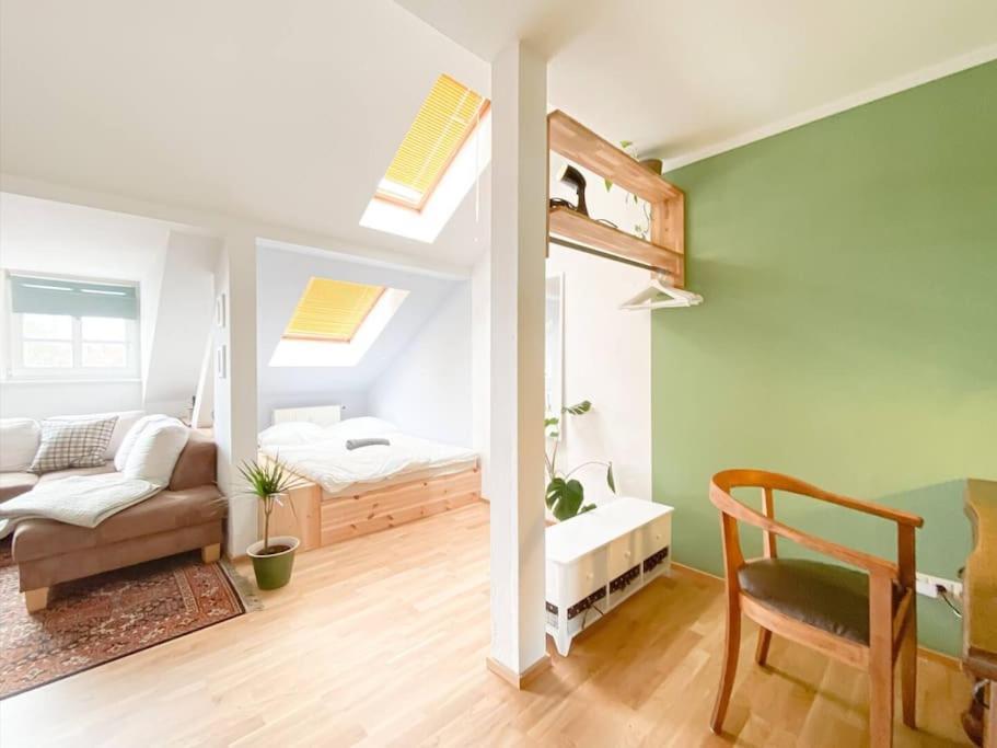 Schoene Ferienwohnung Mit Blick Ueber Stadtwald Lipsia Esterno foto