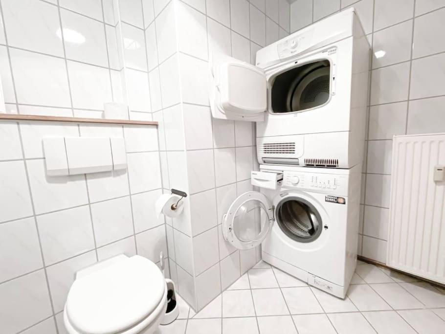 Schoene Ferienwohnung Mit Blick Ueber Stadtwald Lipsia Esterno foto