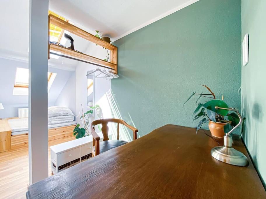 Schoene Ferienwohnung Mit Blick Ueber Stadtwald Lipsia Esterno foto