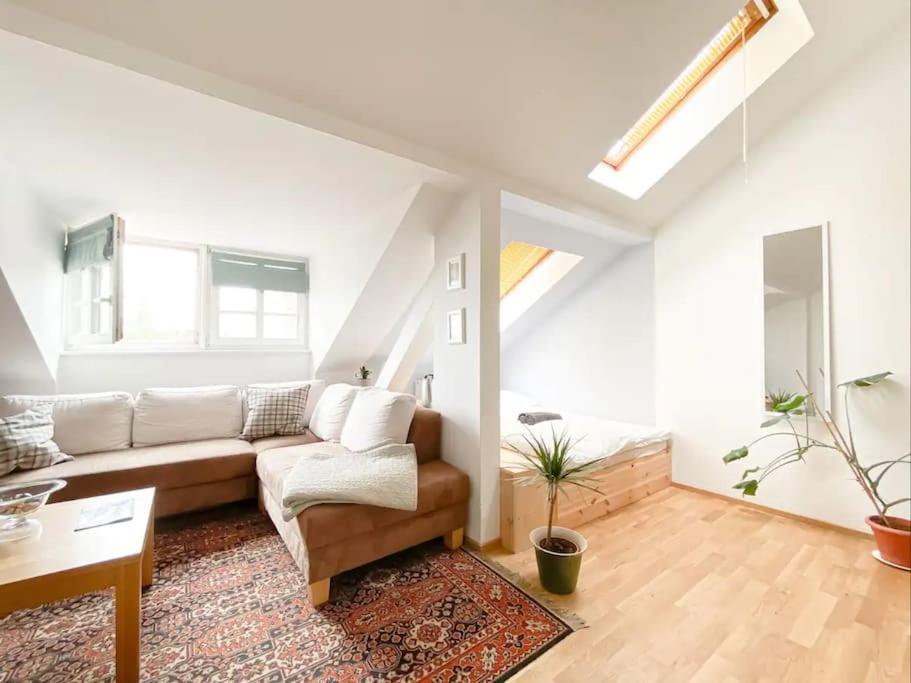 Schoene Ferienwohnung Mit Blick Ueber Stadtwald Lipsia Esterno foto